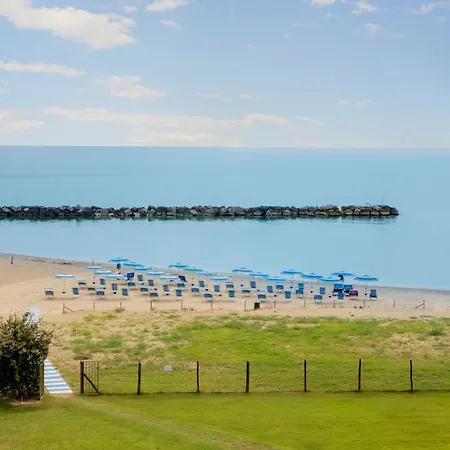 Brezza Di Mare Aparthotel 4*