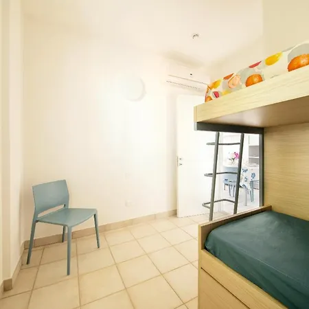 Ξενοδοχείο με διαμερίσματα Brezza Di Mare 4*