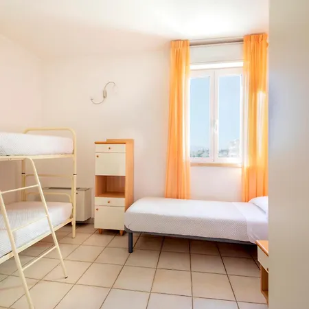 Ξενοδοχείο με διαμερίσματα Brezza Di Mare 4*